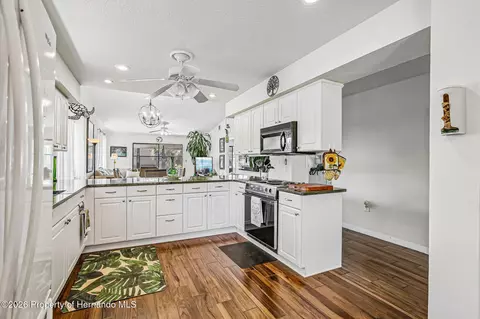 Kitchen - 6502 River Run Blvd, Weeki Wachee, FL 34607 photo 6 of 6