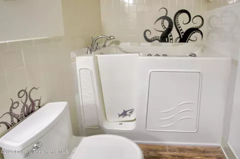 Bath - 6502 River Run Blvd, Weeki Wachee, FL 34607 photo 4 of 4