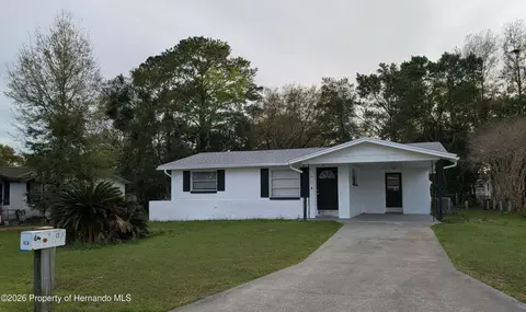 14 James St, Beverly Hills, FL 34465