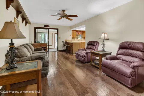 930 Moonlight Ln, Brooksville, FL 34601