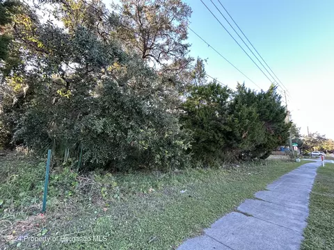 764 NE 12th St, Crystal River, FL 34428