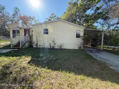 4899 Merlin Cir, Dade City, FL 33523