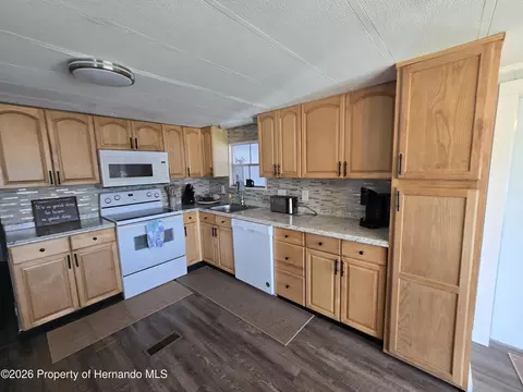 14237 Sandhurst St, Brooksville, FL 34613