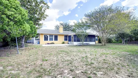 Exterior - 12050 Cavern Rd, Spring Hill, FL 34609 photo 7 of 11