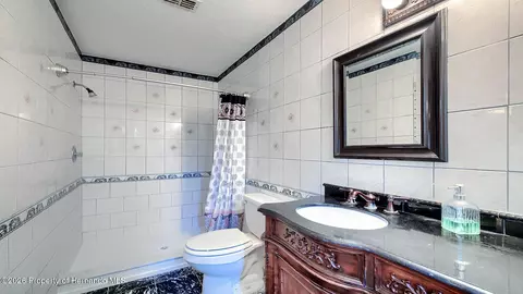 Bath - 12050 Cavern Rd, Spring Hill, FL 34609 photo 2 of 5