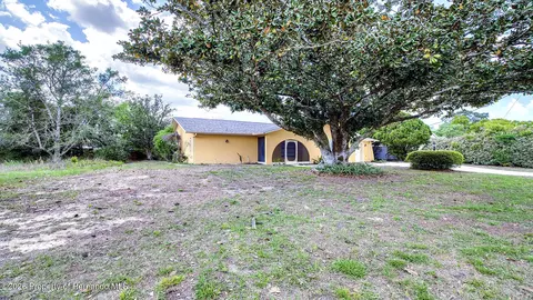 Exterior - 12050 Cavern Rd, Spring Hill, FL 34609 photo 8 of 11