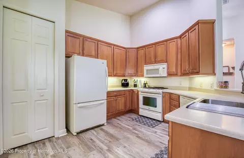 Kitchen - 1591 W Laurel Glen Path, Hernando, FL 34442 photo 2 of 3