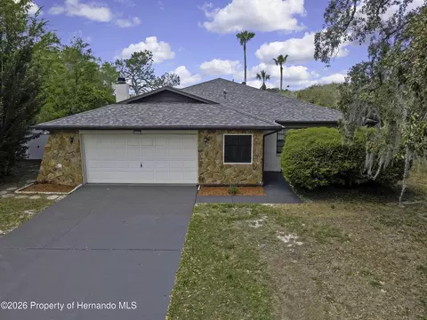 1021 Waterfall Dr, Spring Hill, FL 34608