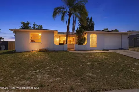 9720 Rainbow Ln, Port Richey, FL 34668