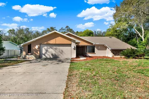 7765 Holiday Dr, Spring Hill, FL 34606