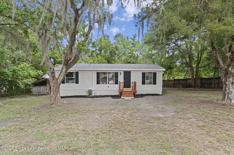8017 E Skyline Ln, Floral City, FL 34436
