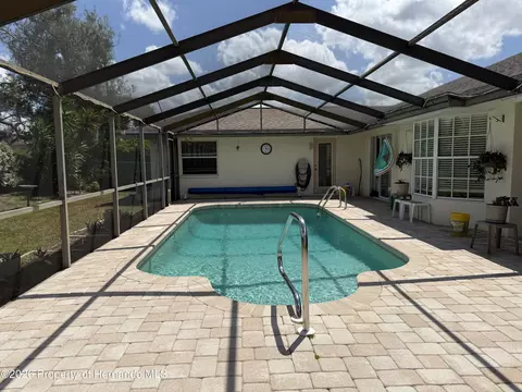 Exterior - 10381 Sandtrap Dr, Spring Hill, FL 34608 photo 9 of 11