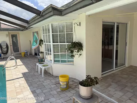 Exterior - 10381 Sandtrap Dr, Spring Hill, FL 34608 photo 3 of 11