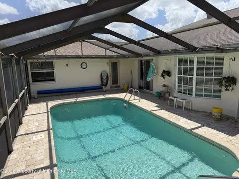 Exterior - 10381 Sandtrap Dr, Spring Hill, FL 34608 photo 6 of 11