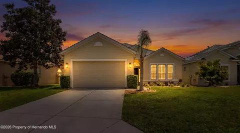 9020 Penelope Dr, Weeki Wachee, FL 34613