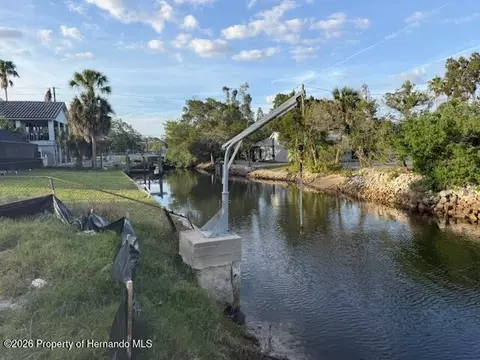 5250 Miller Bayou Dr, Port Richey, FL 34668