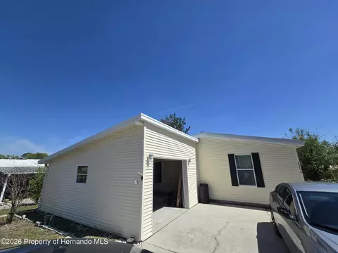 8254 Weatherford Ave, Brooksville, FL 34613