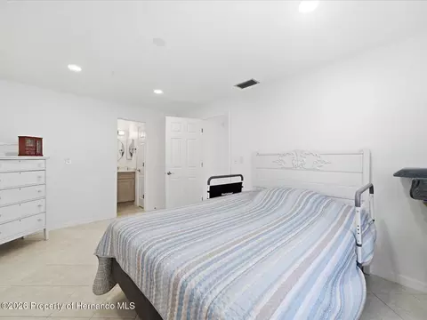 Bedroom - 4069 Gulfview Dr, Hernando Beach, FL 34607 photo 2 of 3