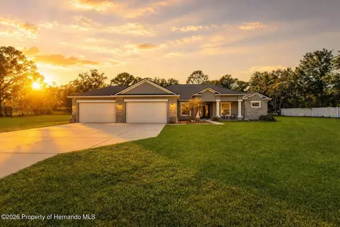 2111 Maximilian Ave, Spring Hill, FL 34609