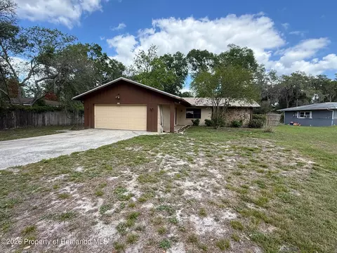 5072 Lakewood Dr, Dade City, FL 33523