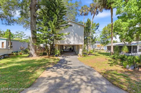 6169 Waverly Rd, Weeki Wachee, FL 34607 photo 2