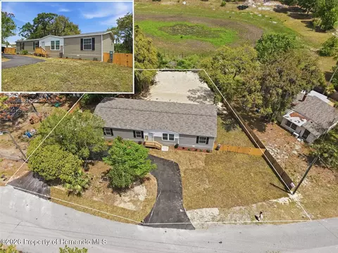 9533 Round Lake Rd, Weeki Wachee, FL 34613