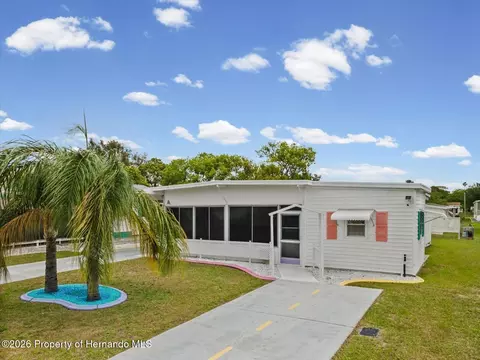 7366 First Loop Ave, Brooksville, FL 34613