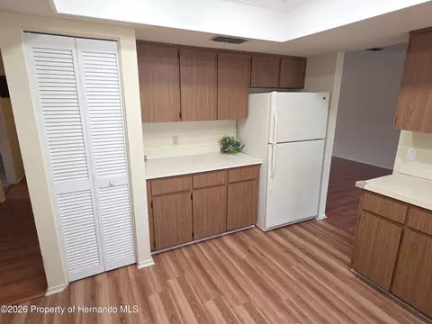 Kitchen - 6264 Darien Way, Spring Hill, FL 34606 photo 2 of 4