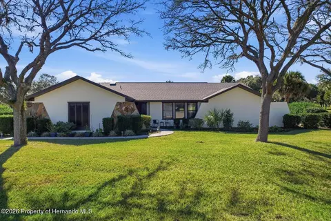 560 E Falconry Ct, Hernando, FL 34442