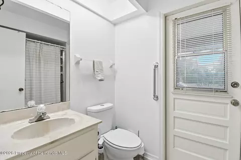 Bath - 560 E Falconry Ct, Hernando, FL 34442 photo 6 of 6