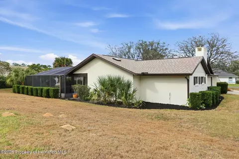 Exterior - 560 E Falconry Ct, Hernando, FL 34442 photo 5 of 6