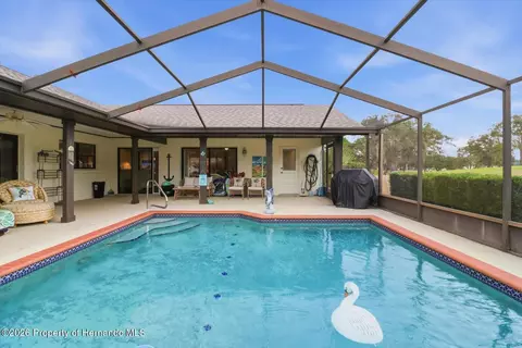 Exterior - 560 E Falconry Ct, Hernando, FL 34442 photo 4 of 6