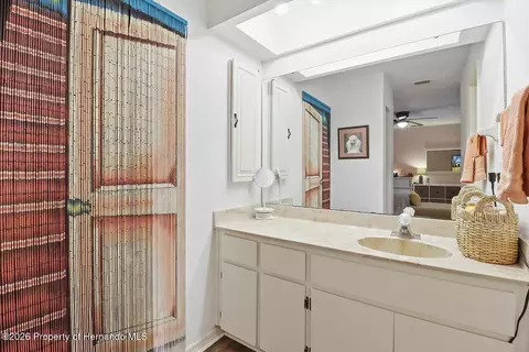 Bath - 560 E Falconry Ct, Hernando, FL 34442 photo 5 of 6