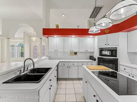 Kitchen - 11344 Rainbow Woods Loop, Spring Hill, FL 34609 photo 6 of 10
