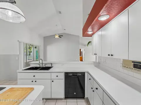 Kitchen - 11344 Rainbow Woods Loop, Spring Hill, FL 34609 photo 7 of 10