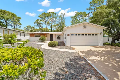 8206 Country Club Dr, Brooksville, FL 34613