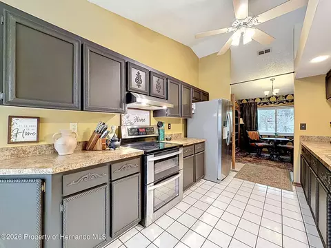 Kitchen - 7111 Ricker Ave, Webster, FL 33597 photo 2 of 3