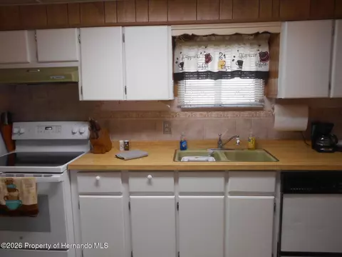 8449 Central Ave, Brooksville, FL 34613
