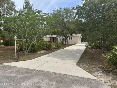 8040 Cessna Dr, Spring Hill, FL 34606