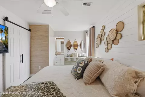 Bedroom - 3347 Oleander Dr, Hernando Beach, FL 34607 photo 2 of 5