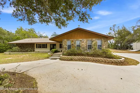 9012 Erma Rd, Brooksville, FL 34613