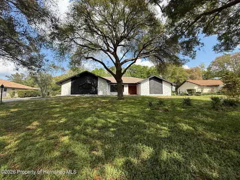 5312 Suwannee Rd, Weeki Wachee, FL 34607