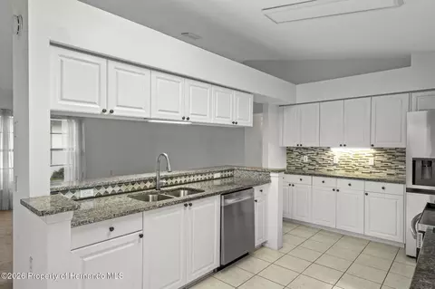 Kitchen - 3072 Eagle Bend Rd, Spring Hill, FL 34606 photo 4 of 5