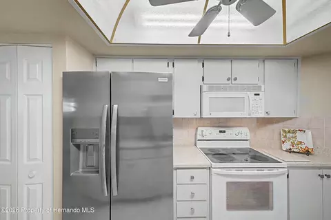 Kitchen - 2662 Appleleaf Ct, Spring Hill, FL 34606 photo 3 of 4