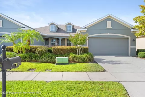 2201 Parrot Fish Dr, Holiday, FL 34691