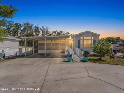 9504 Gray Fox Dr, Weeki Wachee, FL 34613