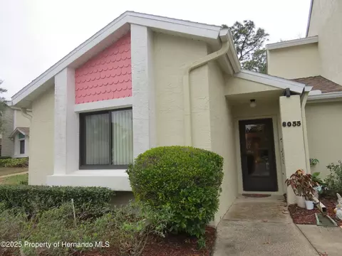 8055 Picketts Ct, Weeki Wachee, FL 34613