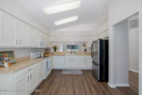 Kitchen - 11718 Wheatfield Loop, Hudson, FL 34667 photo 4 of 5
