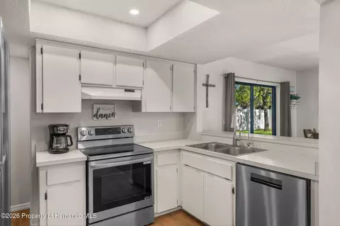Kitchen - 5525 Applegate Dr, Spring Hill, FL 34606 photo 2 of 2