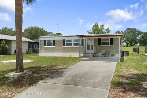 8104 Dinsmore St, Brooksville, FL 34613